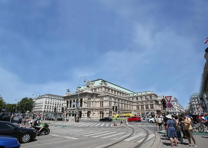Opera Апартаменти *